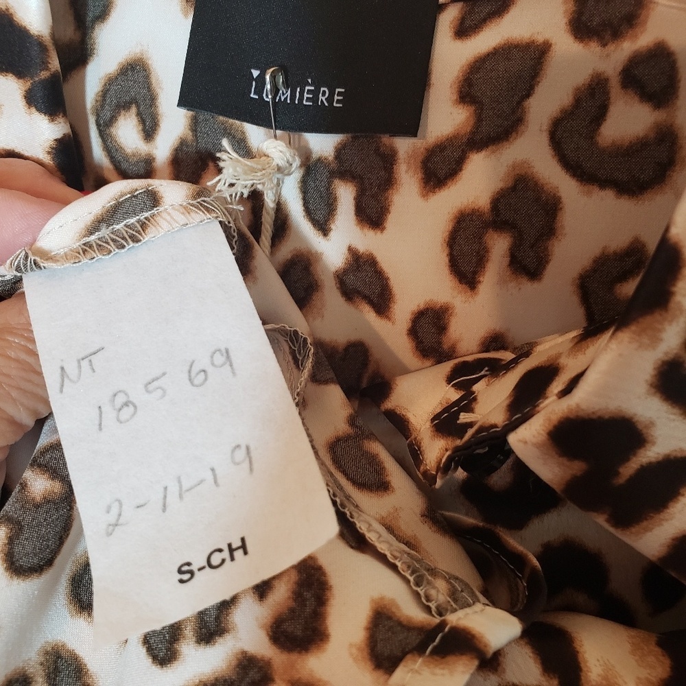 NWT Lumiere Leopard Animal Print Button Long Blou… - image 4